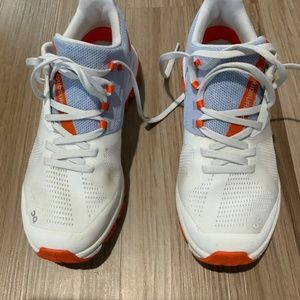 On cloud surfer size 7 white